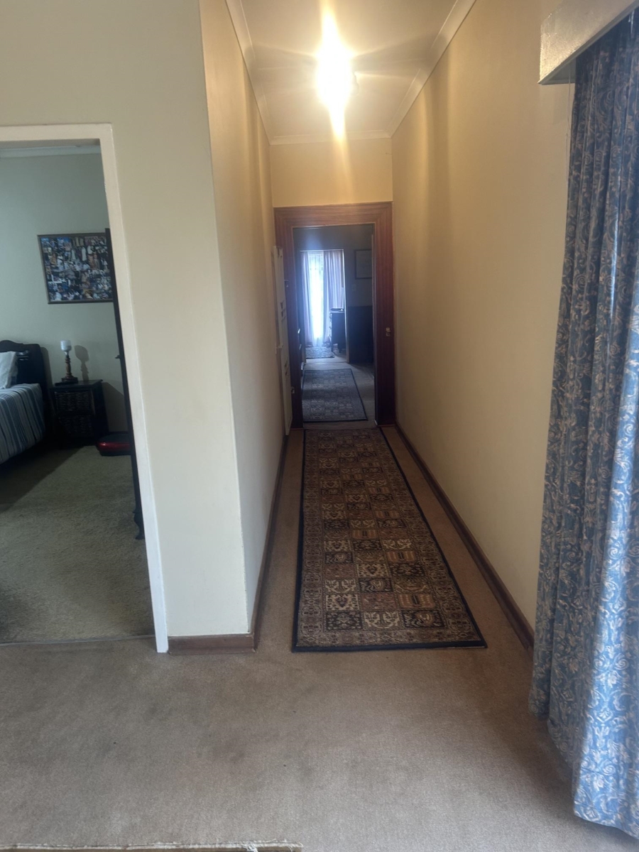 5 Bedroom Property for Sale in Viljoenskroon Free State
